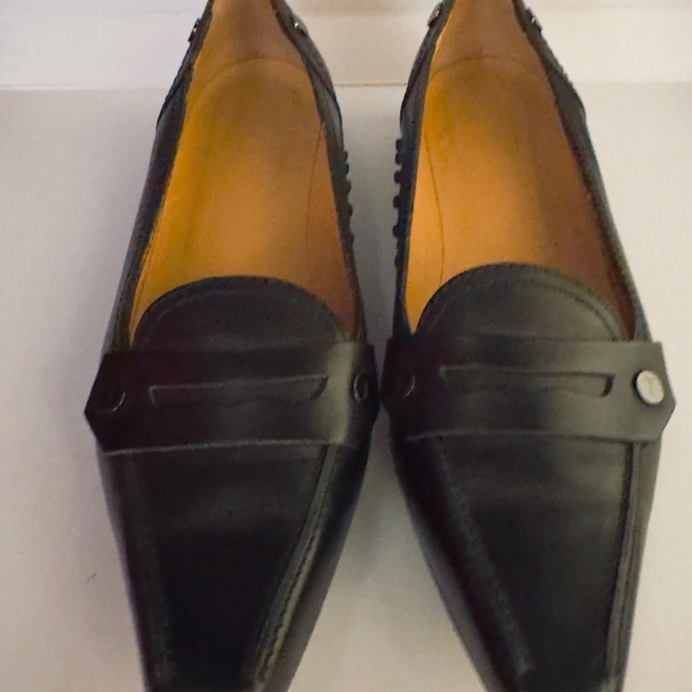 Tod's Black Leather Loafers Sleek Design - Picture 3 of 6
